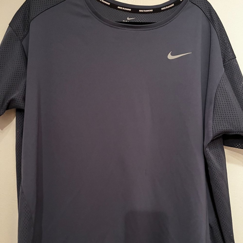 Nike‎ Running Dri-Fit - Gray Plus Size Short-Sleeve Shirt (1X) - Picture 14 of 15